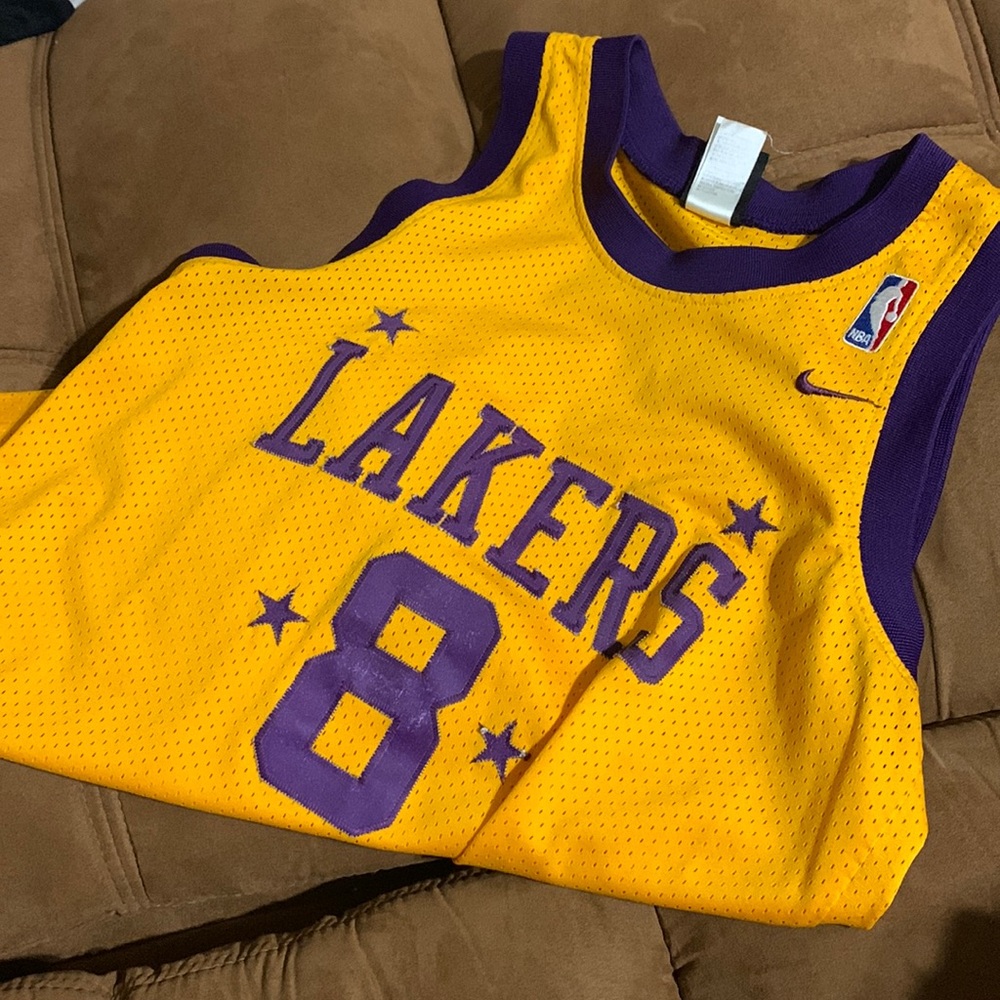 Lakers jersey size L